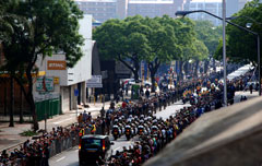 The cortege with President Mandela's body on its way to the Union Buildings
